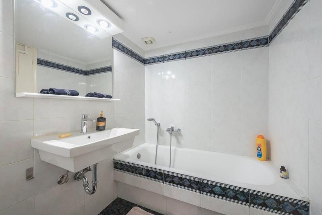Central 3Br Apartment Next To Panormou Metro! Aten Exteriör bild